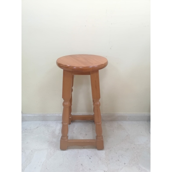 TABURETE BAJO DE MADERA. OCASIÓN